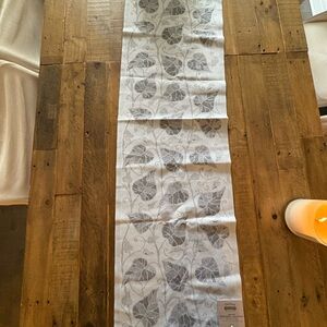 Ekelund Table Runner Leslie 090 14 x 47 inches